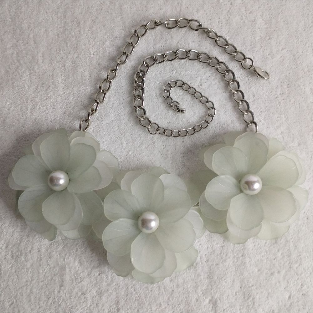 White Flower Necklace